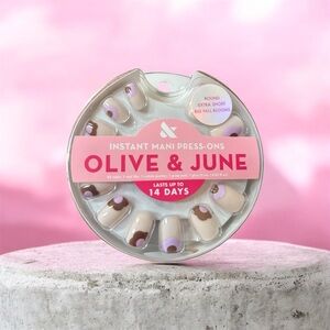 Olive & June Instant Mani Press-On Nails – Round Extra Short “Big Fall Blooms”